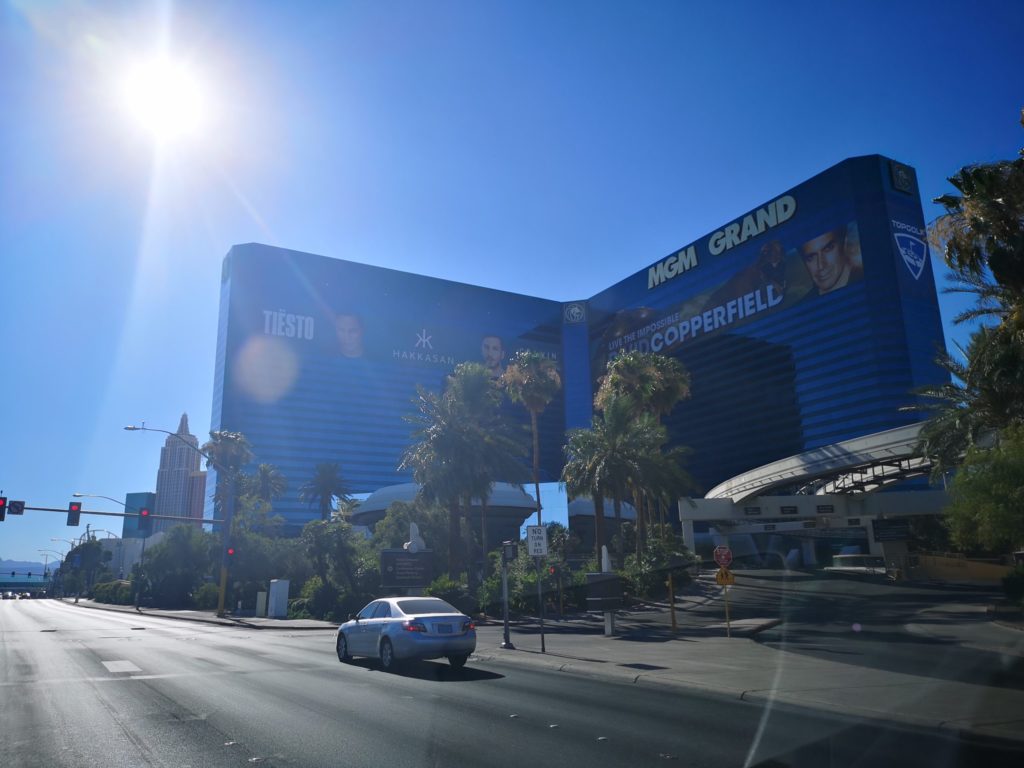 MGM Grand Hotel Las Vegas – Trzeci największy hotel na świecie, 5 044 pokoi, z których 751 to apartamenty